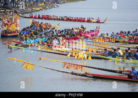 THAILAND ISAN PHIMAI LANGE BOOT RENNEN Stockfoto