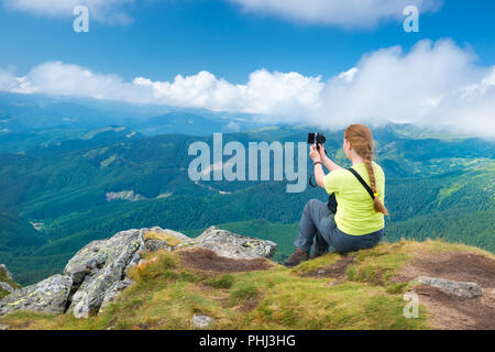 Junge Frau von selfie auf Kamera Stockfoto