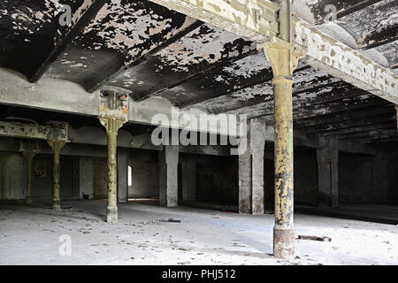 Ehemalige Lagerraum einer stillgelegten Brauerei in Magdeburg. Stockfoto