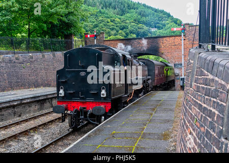 LLANGOLLEN WALES VEREINIGTES KÖNIGREICH - 27. AUGUST 2018: Dampfzug von der Llangollen Railway Stockfoto