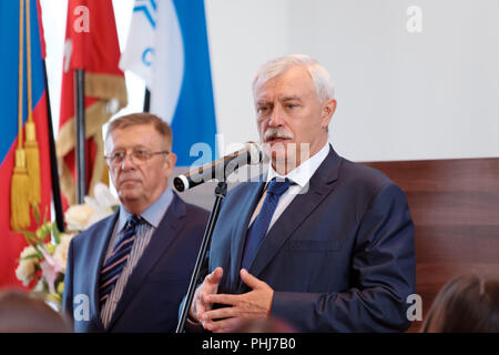 St. Petersburg, Russland - 1. September 2018: Gouverneur von St. Petersburg Georgy Poltavchenko Begrüßung der ersten vollen Zeit Studenten der Akademie. T Stockfoto