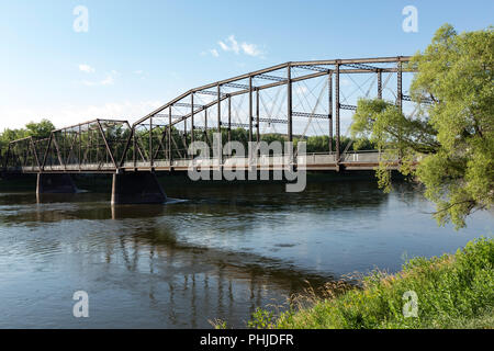 Park und Deich entlang des Missouri River, Ft Benton, MT, USA Stockfoto