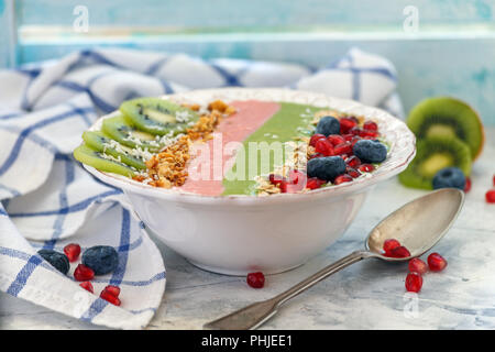 Smoothie Schüssel für ein leckeres und gesundes Frühstück. Stockfoto