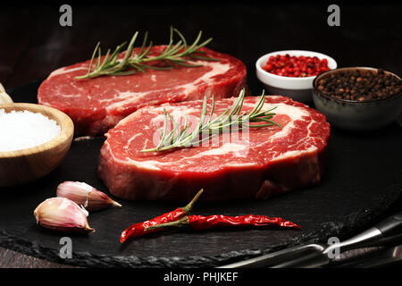 Rohen Steak. Barbecue Rib Eye Steak, trockenen Jahren Wagyu Entrecote Steak Stockfoto
