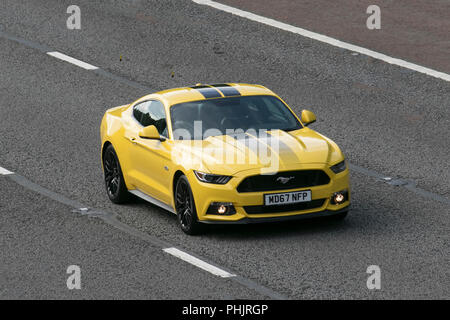 2018 Ford Mustang GT Jahrgang, Gelb classic car, sport auto fahrzeug, Großbritannien Stockfoto