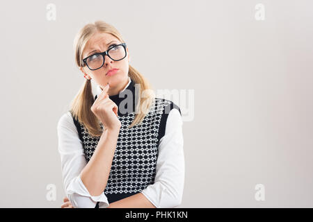 Nerdy Frau denken Stockfoto