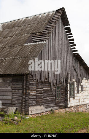 Teil einer alten, verlassenen und unvollendete Gebäude aus Holz, Nahaufnahme Stockfoto