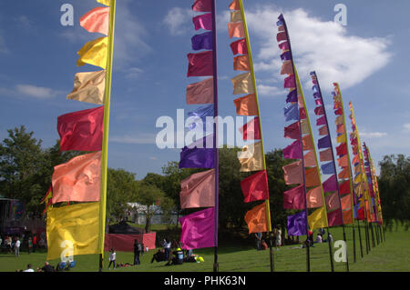 Manchester, Großbritannien. 1. September, 2018. Das erste Festival von Manchester im Platt Felder Park. Dekorationsfahnen fliegen in den Wind. Stockfoto