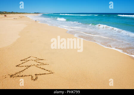 Weihnachtsbaum am Strand Stockfoto