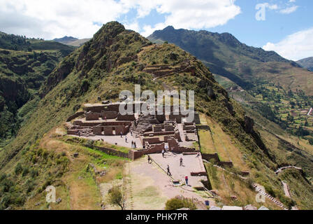 Ruinen der alten Zitadelle der Inkas auf dem Berg, Pisac, Peru Stockfoto