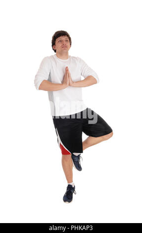Mann Stehen auf einem Bein Yoga Stockfoto