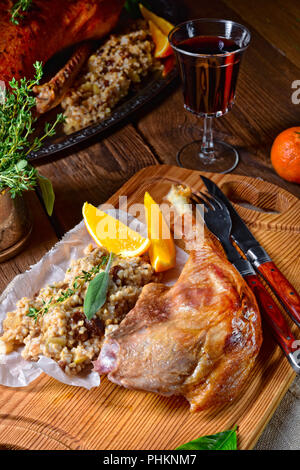 Knusprig gebratene Ente Beine fried Stockfoto