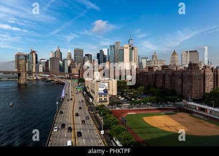New York City/USA - 31.JULI 2018: Lower Manhattan Skyline in klaren Tageslicht in den frühen Morgenstunden Stockfoto