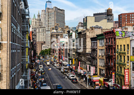 New York City/USA - 31.JULI 2018: Wolkenkratzer und Apartment Gebäude in Chinatown in Manhattan Stockfoto