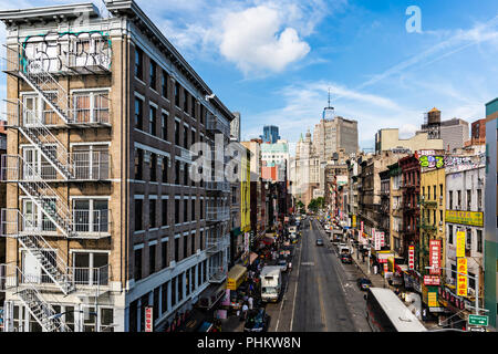 New York City/USA - 31.JULI 2018: Wolkenkratzer und Apartment Gebäude in Chinatown in Manhattan Stockfoto