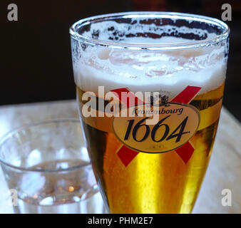 Ein pint Kronenbourg 1664, einem französischen Lagerbier Stockfoto