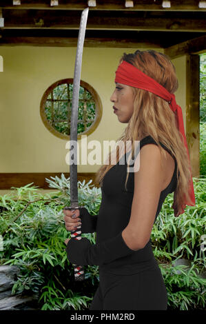 Frau Samurai Schwertkämpfer Stockfoto