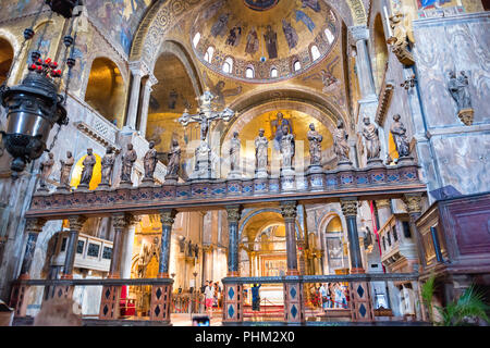 Innenraum der Basilika von San Marco in Venedig Stockfoto