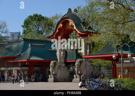 Elefantentor, Zoologischer Garten, Budapester Straße, Tiergarten, Berlin, Deutschland Stockfoto