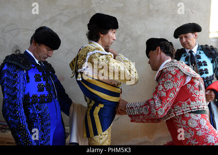 Almazán, Spanien. 01 Sep, 2018. Spanische Stierkämpfer (C) Curro Diaz Vorbereitung vor dem Stierkampf. Credit: Jorge Sanz/Pacific Press/Alamy leben Nachrichten Stockfoto