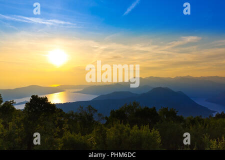 Bucht von Kotor auf Sonnenuntergang - Montenegro Stockfoto