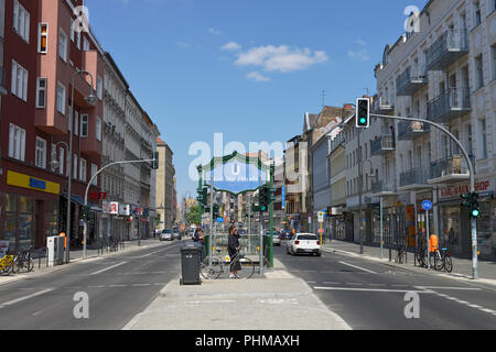 Karl-Marx-Straße in Neukölln, Berlin, Deutschland Stockfoto