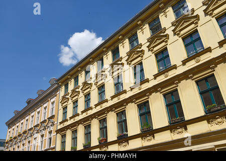 Altbauten, die Karl-Marx-Straße in Neukölln, Berlin, Deutschland Stockfoto