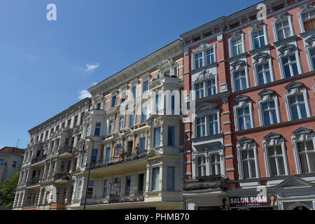 Altbauten, die Karl-Marx-Straße in Neukölln, Berlin, Deutschland Stockfoto