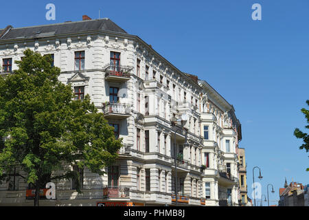 Altbauten, die Karl-Marx-Straße in Neukölln, Berlin, Deutschland Stockfoto