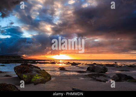 Derrymore Strand bei Sonnenuntergang auf der Dingle Halbinsel entlang der wilden Atlantik, County Kerry, Irland Stockfoto