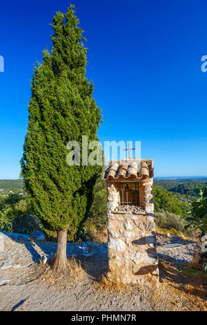 Eine kleine Kapelle im alten Dorf Tourrettes-sur-Loup, Frankreich. Stockfoto