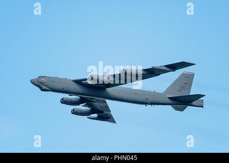 Oshkosh, WI - 28. Juli 2018: EIN B-52 Stratofortress fliegt bei der EAA Airshow. Stockfoto