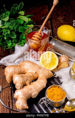 Ingwer Limonade mit Honig und Zitronen Stockfoto