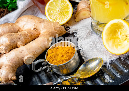 Ingwer Limonade mit Honig und Zitronen Stockfoto