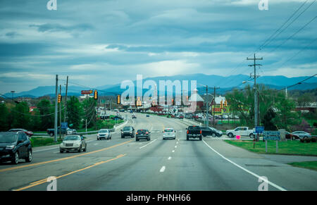 Fahrt in Richtung sevierville Tennessee Stadt in Smoky Mountains Stockfoto