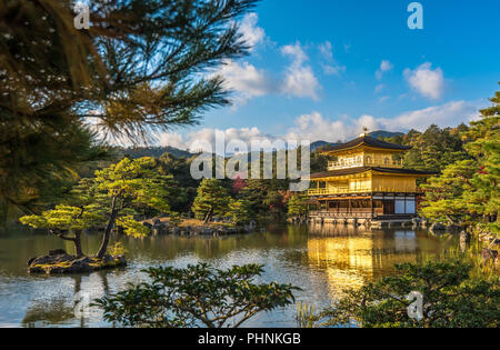 Kinkaku-ji buddhistischer Tempel oder Goldener Pavillon, Kyoto, Japan Stockfoto