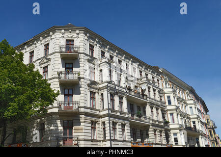 Altbauten, die Karl-Marx-Straße in Neukölln, Berlin, Deutschland Stockfoto