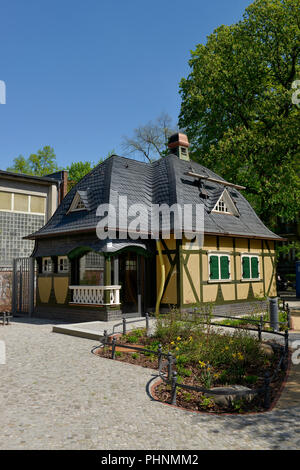 Fachwerkpavillon, Perelsplatz, Friedenau, Berlin, Deutschland Stockfoto