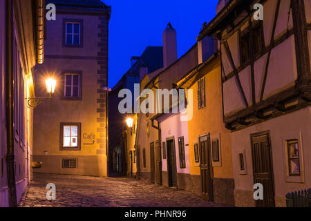 Goldene Gasse auf der Prager Burg Stockfoto