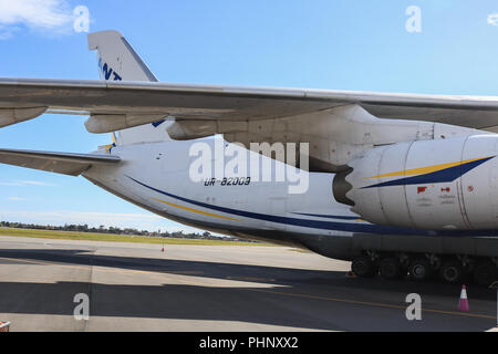 Adelaide, Australien. 2. Sep 2018. Eine riesige Antonov 124-100 M-150 Frachtmaschine eines der größten Flugzeuge der Welt in den internationalen Flughafen Adelaide, die Verteidigung militärischen Ausrüstung, an Land Kräfte die Konferenz nächste Woche wird 2018 an der Adelaide Convention Centre Credit angezeigt werden gelandet ist: Amer ghazzal/Alamy leben Nachrichten Stockfoto