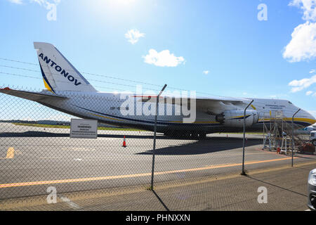 Adelaide, Australien. 2. Sep 2018. Eine riesige Antonov 124-100 M-150 Frachtmaschine eines der größten Flugzeuge der Welt in den internationalen Flughafen Adelaide, die Verteidigung militärischen Ausrüstung, an Land Kräfte die Konferenz nächste Woche wird 2018 an der Adelaide Convention Centre Credit angezeigt werden gelandet ist: Amer ghazzal/Alamy leben Nachrichten Stockfoto