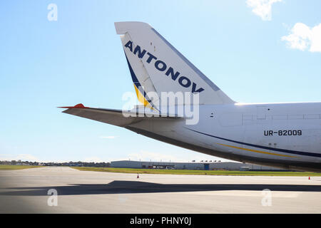 Adelaide, Australien. 2. Sep 2018. Eine riesige Antonov 124-100 M-150 Frachtmaschine eines der größten Flugzeuge der Welt in den internationalen Flughafen Adelaide, die Verteidigung militärischen Ausrüstung, an Land Kräfte die Konferenz nächste Woche wird 2018 an der Adelaide Convention Centre Credit angezeigt werden gelandet ist: Amer ghazzal/Alamy leben Nachrichten Stockfoto