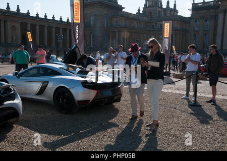 Woodstock, Oxfordshire, UK. 02 Sep, 2018. Jodie Kidd anwesend bei der Salon Prive Concours, Blenheim Palace Classic und Supercar Ereignis, Woodstock, Oxfordshire, 2. Sep 2018 Credit: Stanislav Halcin/Alamy leben Nachrichten Stockfoto