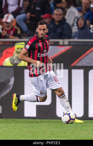Mailand, Italien. 31 Aug, 2018. Hakan Calhanoglu (Mailand) während Erie der Italienischen eine "Übereinstimmung zwischen Mailand 2-1 Roma auf Giuseppe Meazza Stadion am 31. August 2018 in Mailand, Italien. (Foto von Maurizio Borsari/LBA) Quelle: Lba Co.Ltd./Alamy leben Nachrichten Stockfoto