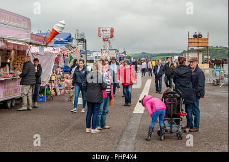 Bantry, West Cork, Irland. September 2018. Die Bantry Agricultural Show findet heute bei schlechtem Wetter auf der Bantry Airstrip statt. Große Menschenmengen sind an der Show. Quelle: AG News/Alamy Live News Stockfoto