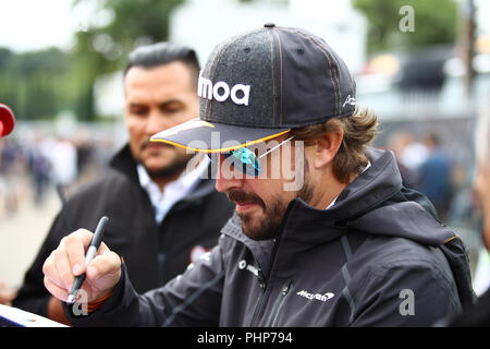 Monza, Italien. 2. September 2018. Der Spanier Fernando Alonso und McLaren F1 Team mit den Fans während der Formel Eins Grand Prix von Italien: Marco Canoniero/Alamy leben Nachrichten Stockfoto