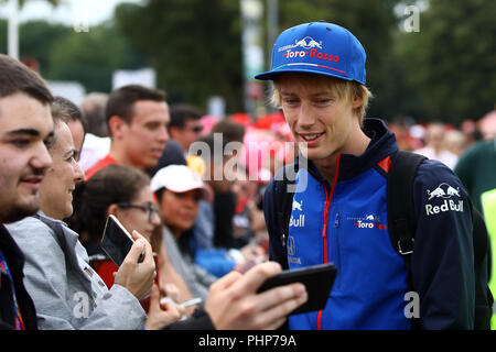 Monza, Italien. 2. September 2018. Brendon Hartley von Neuseeland und Scuderia Toro Rosso mit den Fans während der Formel Eins Grand Prix von Italien: Marco Canoniero/Alamy leben Nachrichten Stockfoto