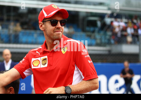 Monza, Italien. 2. September 2018. Sebastian Vettel von Deutschland und die Scuderia Ferrari während Treiber Parade während der Formel Eins Grand Prix von Italien: Marco Canoniero/Alamy leben Nachrichten Stockfoto