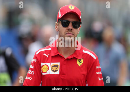 Monza, Italien. 2. September 2018. Sebastian Vettel von Deutschland und die Scuderia Ferrari in der Koppel während der Formel Eins Grand Prix von Italien: Marco Canoniero/Alamy leben Nachrichten Stockfoto