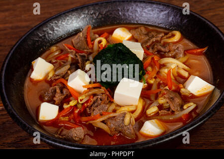 Japanisch Suppe Ramen mit Tofu und Rindfleisch Stockfoto